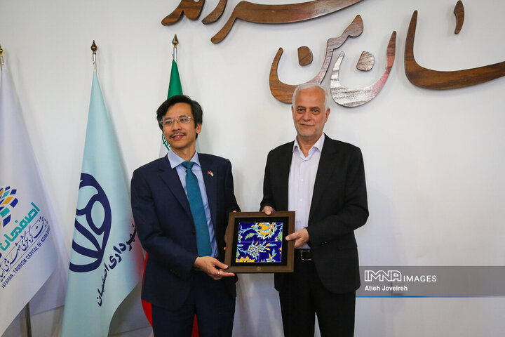 اصفهان آماده تبادل تجربیات مدیریت شهری با ویتنام است